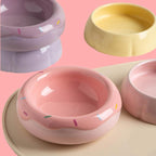 Erhöhter Keramik Fressnapf für Hunde und Katzen, Donut Design, mit abnehmbaren Schalen, 240 ml Futternapf + 240 ml Wasserschale, in Pink, Lila, Gelb