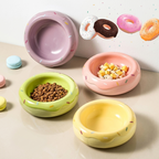 Erhöhter Keramik Fressnapf für Hunde und Katzen, Donut Design, mit abnehmbaren Schalen, 240 ml Futternapf + 240 ml Wasserschale, in Pink, Lila, Gelb